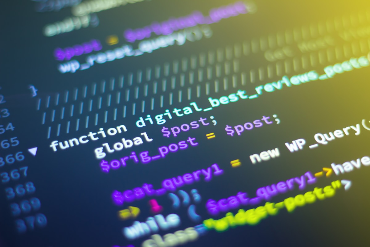 Operator prüft OpenClaw-Gateway und OAuth auf einem Remote-Mac